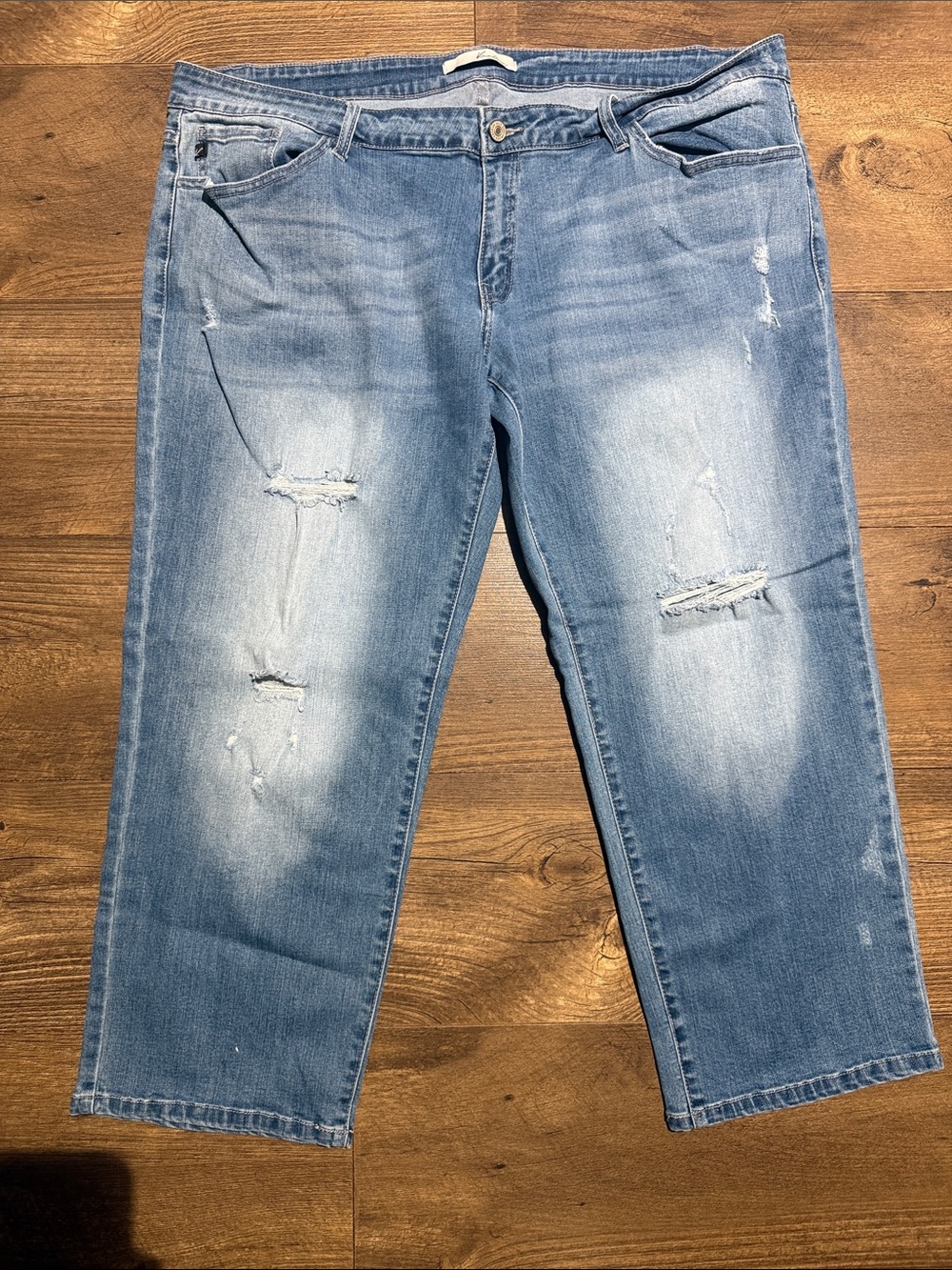 KanCan Distressed Straight Leg Capris Light Wash Size 36